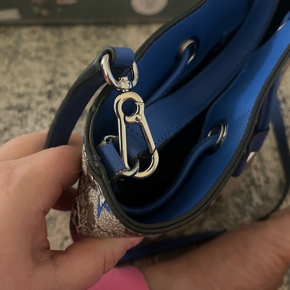 Karl Lagerfeld Paris, EUC
Bucket bag - Picture 4 of 6